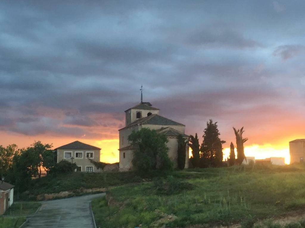 El Carro Del Abuelo Villa Villovela de Piron Luaran gambar